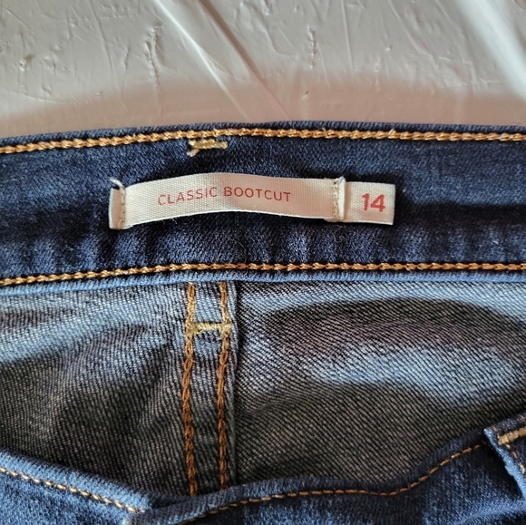 Levi Women Classic Bootcut  Denim Jeans Size 14  (34x32) - Picture 4 of 6